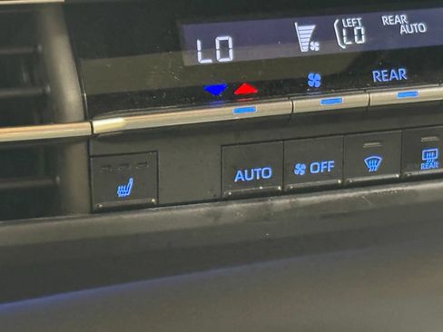 Used 2021 Toyota Sienna XSE FWD image 46