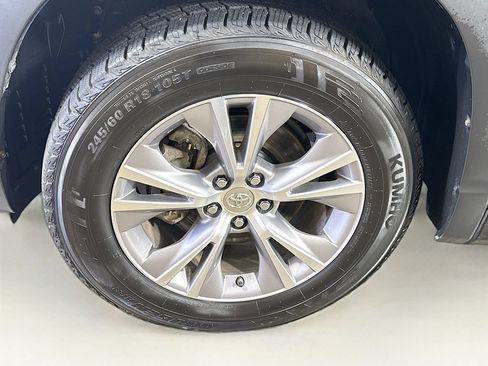 Used 2014 Toyota Highlander Plus FWD image 40