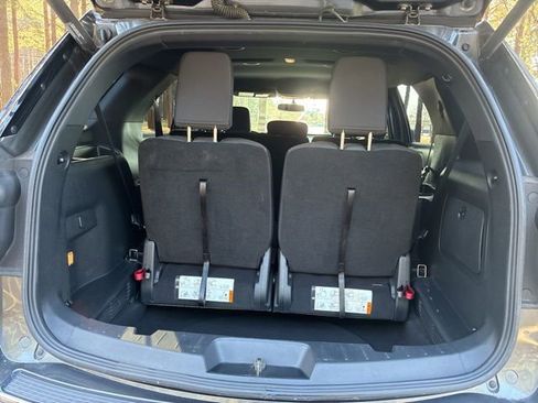 Used 2018 Ford Explorer XLT w/ Equipment Group 201A image 17