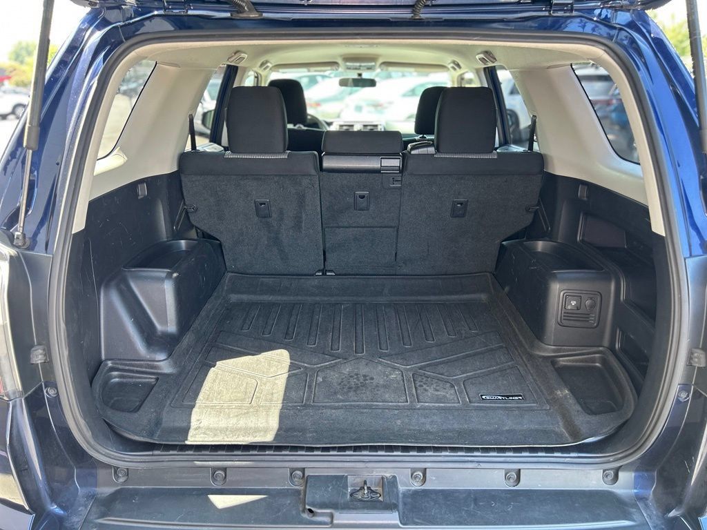 Used 2019 Toyota 4Runner SR5 AWD/4WD image 17