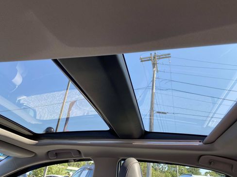 Used 2019 Toyota Camry XLE w/ Navigation Package FWD image 9