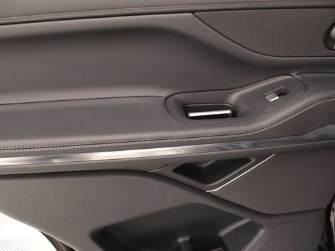 New 2026 Lincoln Navigator Premiere AWD/4WD image 17