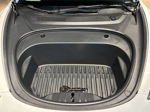 Used 2023 Tesla Model 3 Standard Range image 4