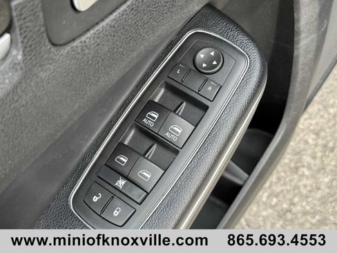 Used 2015 Chrysler 300 Limited image 13