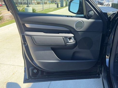 New 2024 Land Rover Discovery Dynamic SE image 16