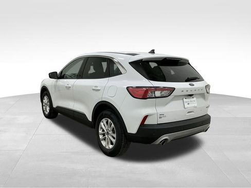 Used 2021 Ford Escape SE image 3