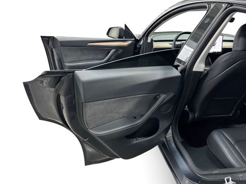 Certified 2023 Tesla Model Y Long Range AWD/4WD image 10