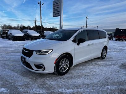 Used 2024 Chrysler Pacifica Touring-L