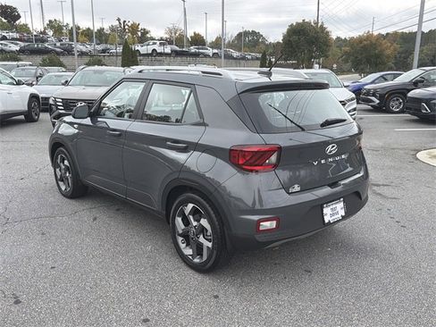 Certified 2025 Hyundai Venue SEL image 5