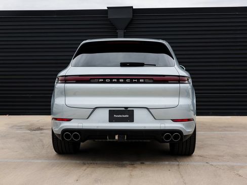 Certified 2026 Porsche Cayenne AWD/4WD image 6
