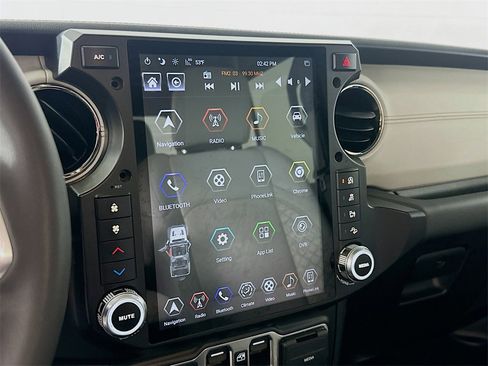 Used 2023 Jeep Gladiator Overland image 24