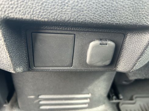 Certified 2025 Toyota Tacoma SR5 AWD/4WD image 18