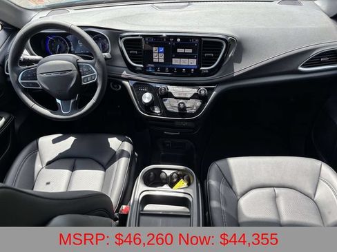 New 2027 Chrysler Pacifica Select FWD image 2