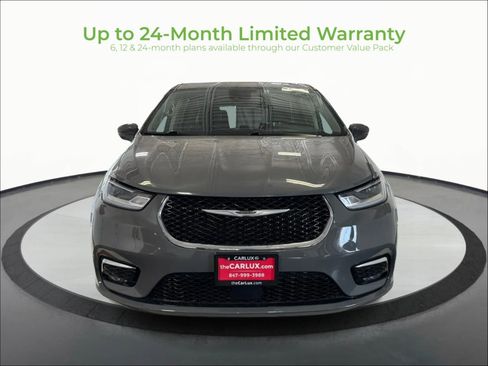 Used 2022 Chrysler Pacifica Touring-L FWD image 2