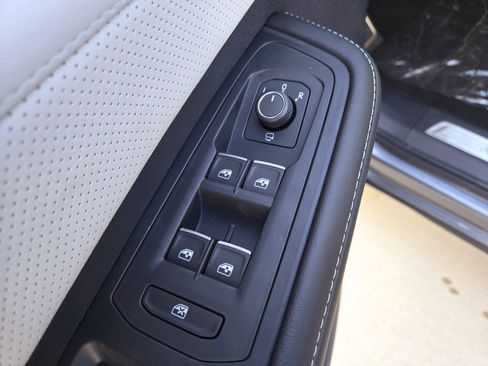 Used 2025 Volkswagen Atlas Cross Sport SEL Premium R-Line image 22