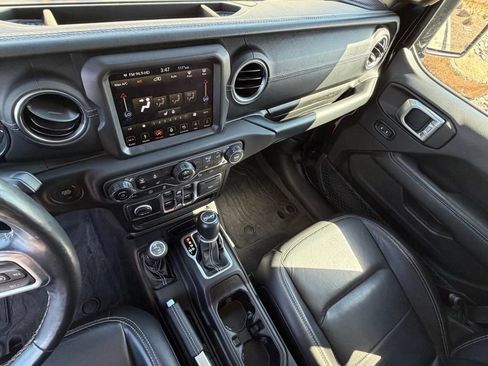 Used 2018 Jeep Wrangler Unlimited Sahara AWD/4WD image 18