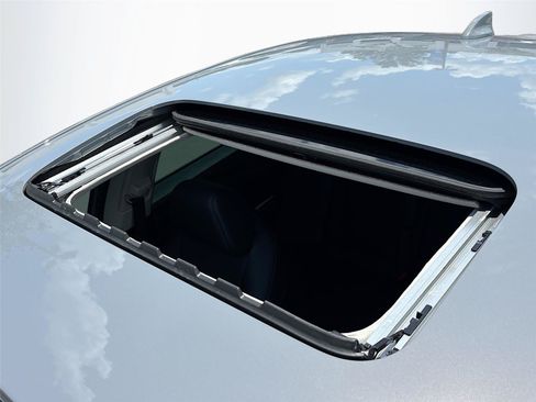Used 2023 Honda Accord EX-L image 25
