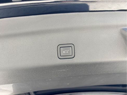 Used 2022 Cadillac Escalade Luxury RWD image 54