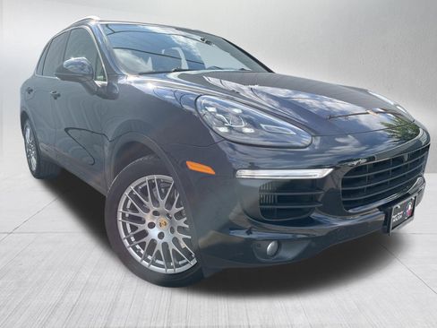 Used 2018 Porsche Cayenne S w/ Premium Package Plus AWD/4WD image 3
