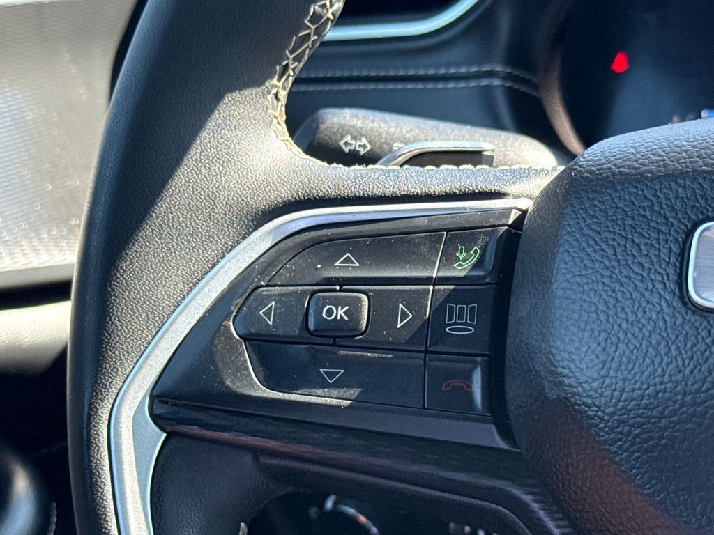 Used 2024 Jeep Grand Cherokee Altitude RWD image 28