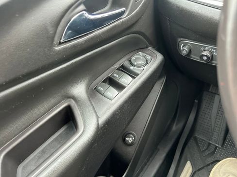 Used 2020 Chevrolet Equinox LT w/ Driver Convenience Package image 12