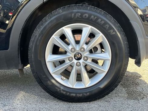 Used 2019 Kia Sorento LX image 11