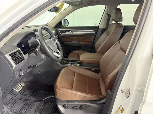 Used 2023 Volkswagen Atlas SEL R-Line image 6