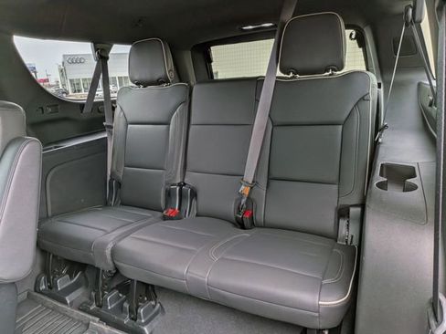 Used 2023 GMC Yukon XL SLT w/ SLT Premium Package image 21