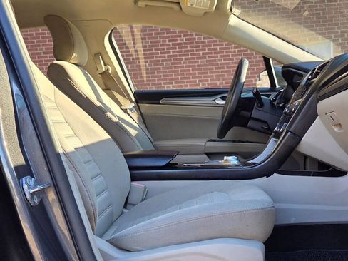 Used 2017 Ford Fusion SE image 10