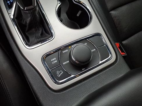 Used 2020 Jeep Grand Cherokee Limited w/ Luxury Group II AWD/4WD image 26