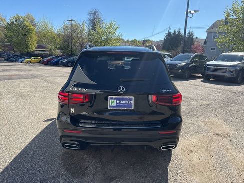 Used 2025 Mercedes-Benz GLB 250 4MATIC image 5