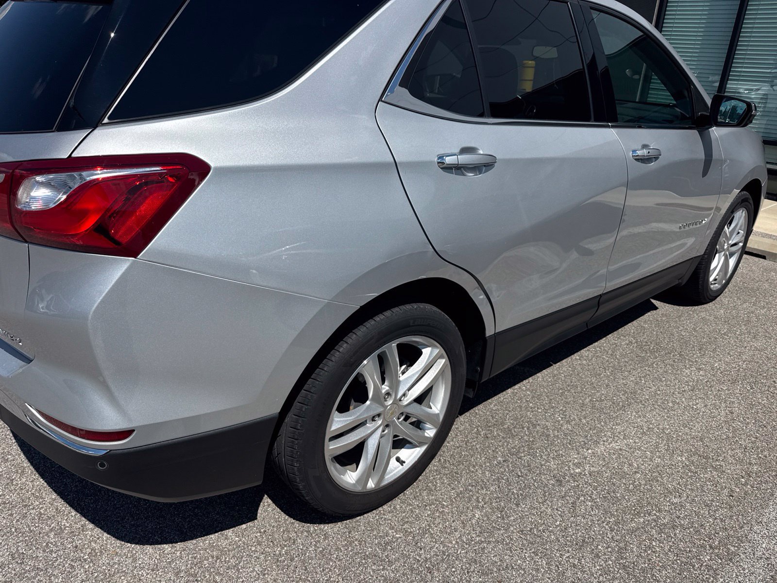 Used 2021 Chevrolet Equinox Premier FWD image 3
