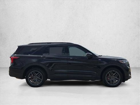 Used 2025 Ford Explorer ST-Line w/ ST-Line Street Pack AWD/4WD image 4