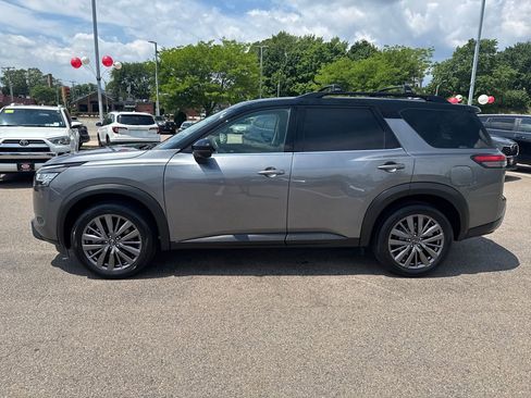 Used 2023 Nissan Pathfinder SL w/ SL Premium Package AWD/4WD image 6
