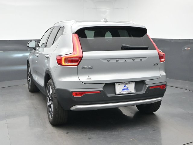 Used 2024 Volvo XC40 B5 Plus AWD/4WD image 7