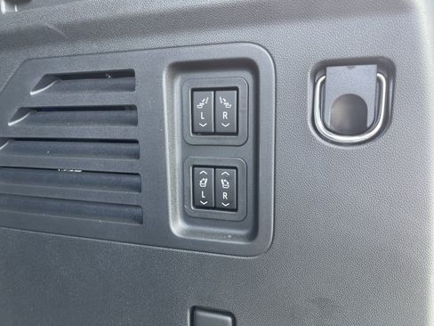 Used 2024 Chevrolet Traverse RS image 49