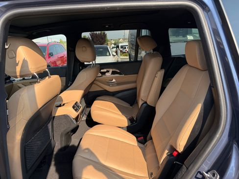 Used 2024 Mercedes-Benz GLS 450 4MATIC image 17