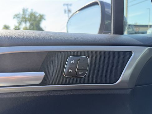 Used 2019 Ford Fusion SEL FWD image 13