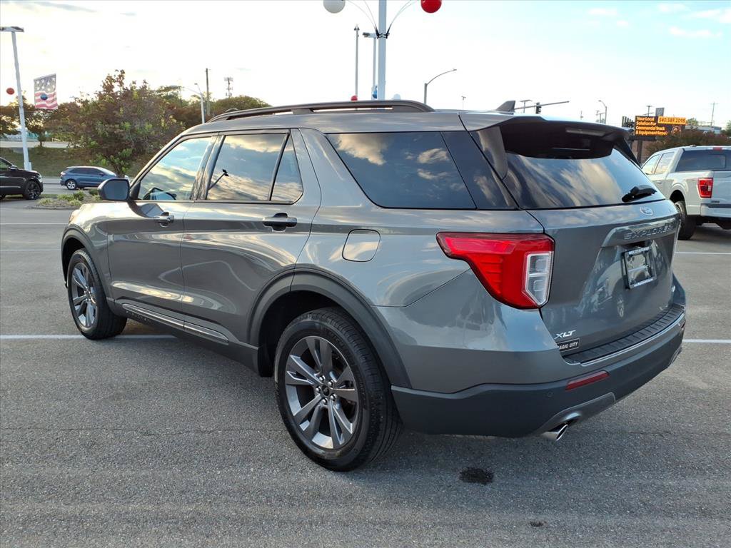 Used 2023 Ford Explorer XLT w/ Equipment Group 202A AWD/4WD image 3