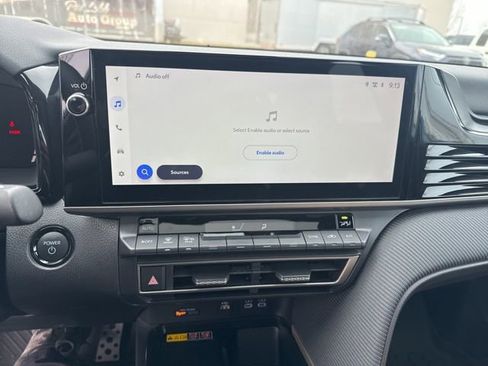 Used 2025 Toyota Camry SE image 12