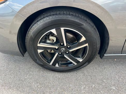 Used 2025 Nissan Sentra SV FWD image 13