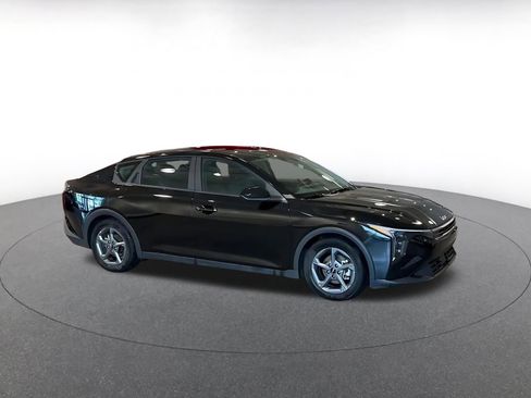 Used 2025 Kia K4 LXS image 2