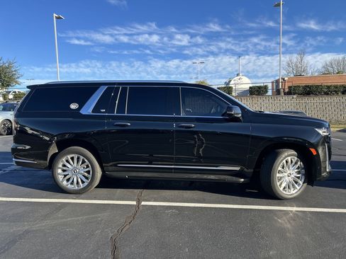 Used 2024 Cadillac Escalade ESV Premium Luxury image 5