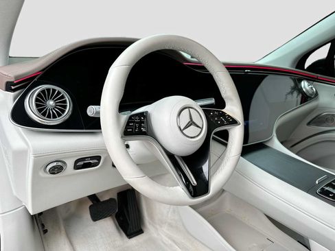 Used 2023 Mercedes-Benz EQS 580 4MATIC SUV image 9