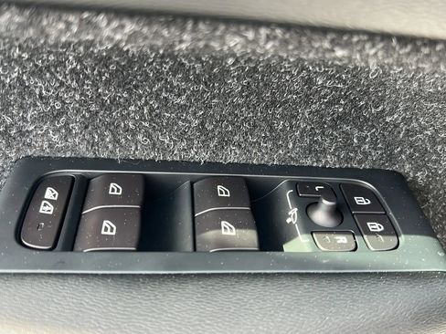 Used 2019 Volvo XC40 T5 Inscription AWD/4WD image 16