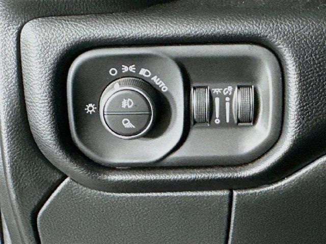 Used 2026 RAM 2500 Laramie AWD/4WD image 12