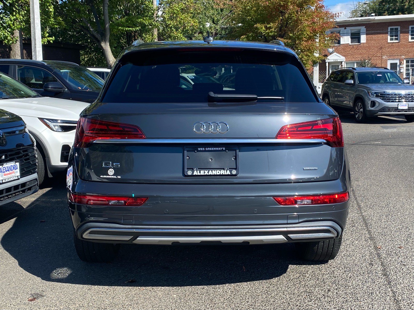 Used 2023 Audi Q5 2.0T Premium w/ Convenience Package AWD/4WD image 4