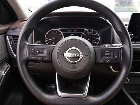 Used 2023 Nissan Rogue S AWD/4WD image 10