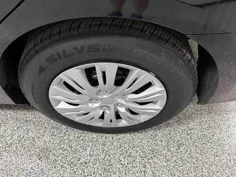 Used 2017 Toyota Camry LE FWD image 38