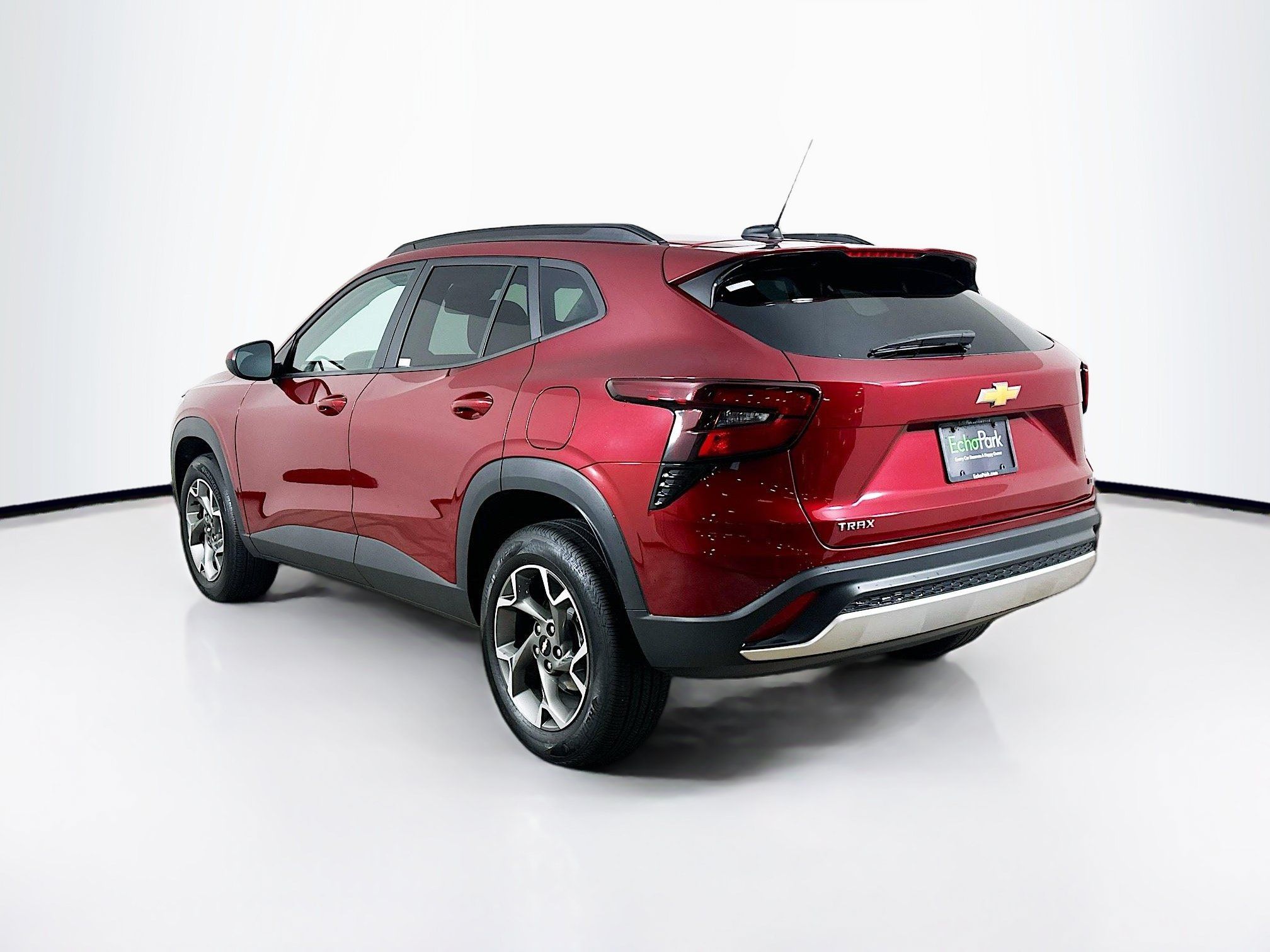 Used 2025 Chevrolet Trax LT FWD image 5